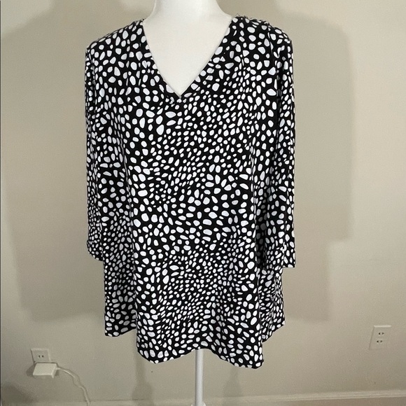 Denim & Co sz 2 X  top knit black and white abstract dots - Picture 1 of 9